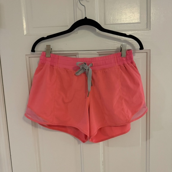 Lululemon hotty hot lined size 10 shorts - Picture 1 of 11